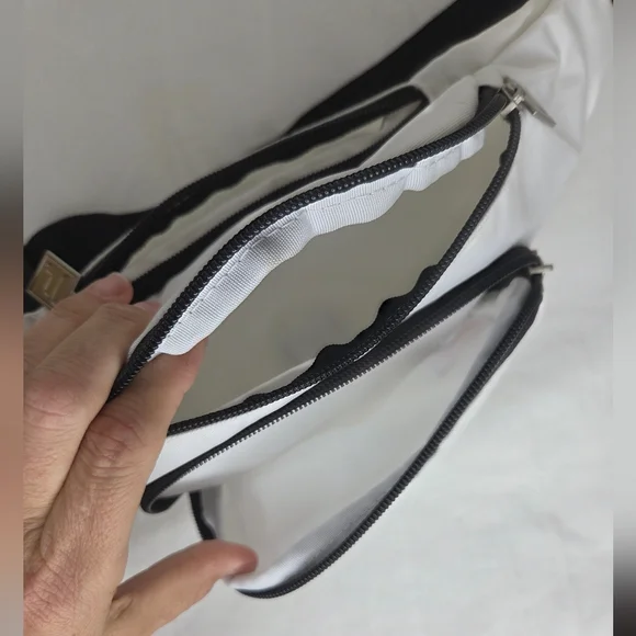 Fila White Beltbag with Black, Red And Blue Accents - Picture 6 of 8